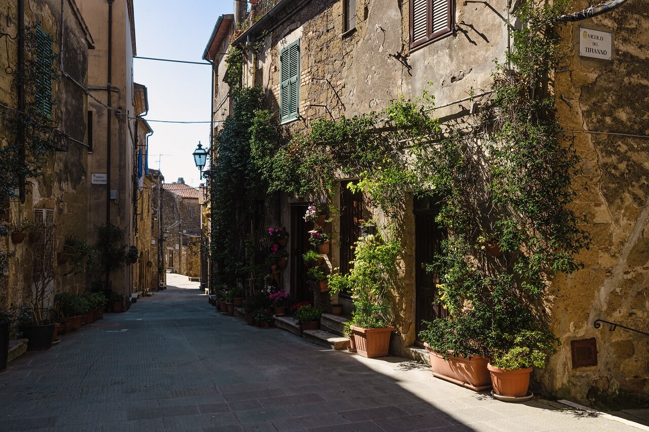 A typical alley in the town of Pitigliano, in Tuscany