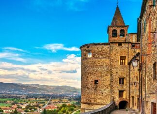 Anghiari – Guide to a Picturesque Town in a Corner of Tuscany Anghiari, medieval village in Tuscany (Italy)