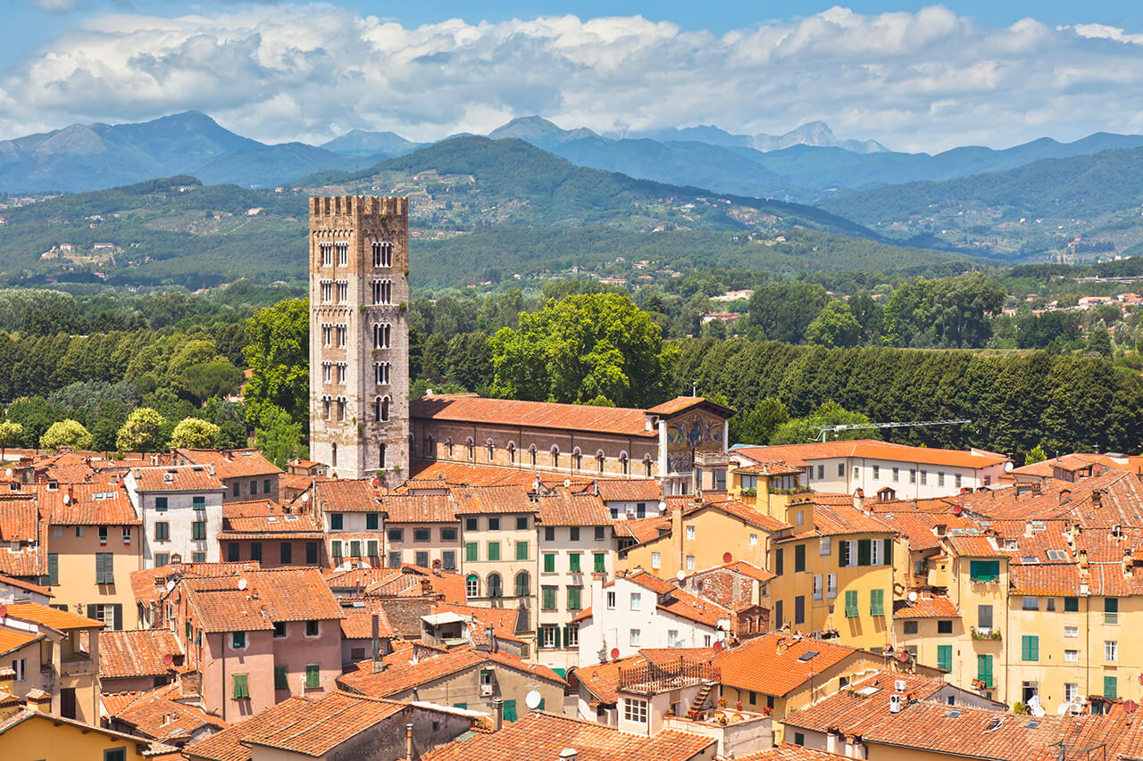 In September we recommend visiting cities of art such as Lucca