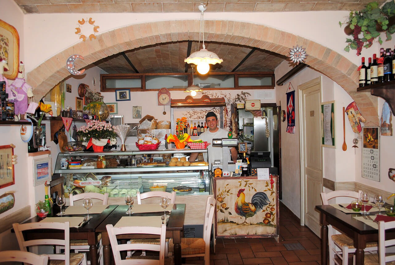 A grocery store and restaurant in Castellina