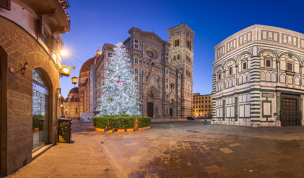 Piazza Duomo, in Florence, with the Christmas tree