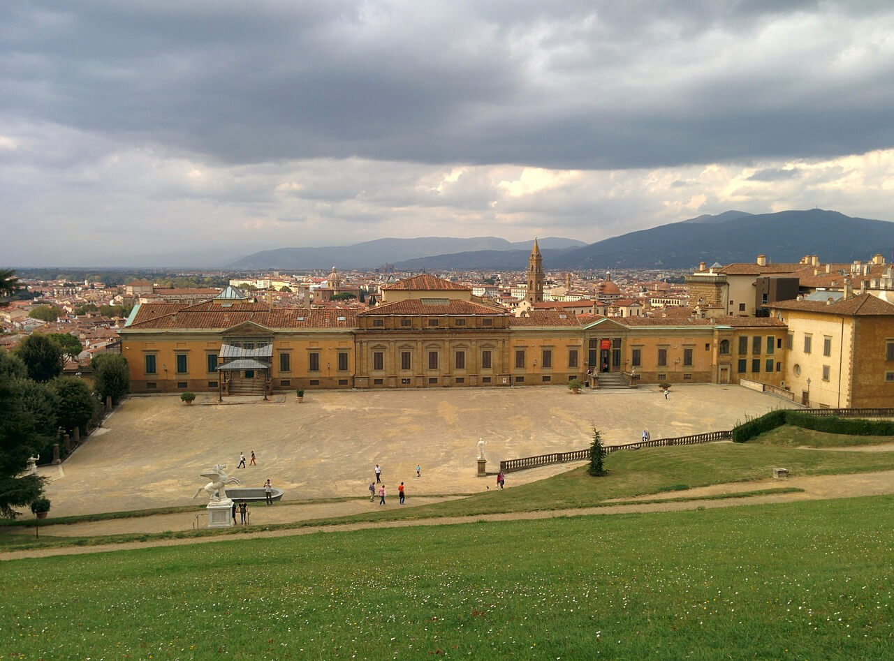 The photo represents a square in Florence with the typical colors of February