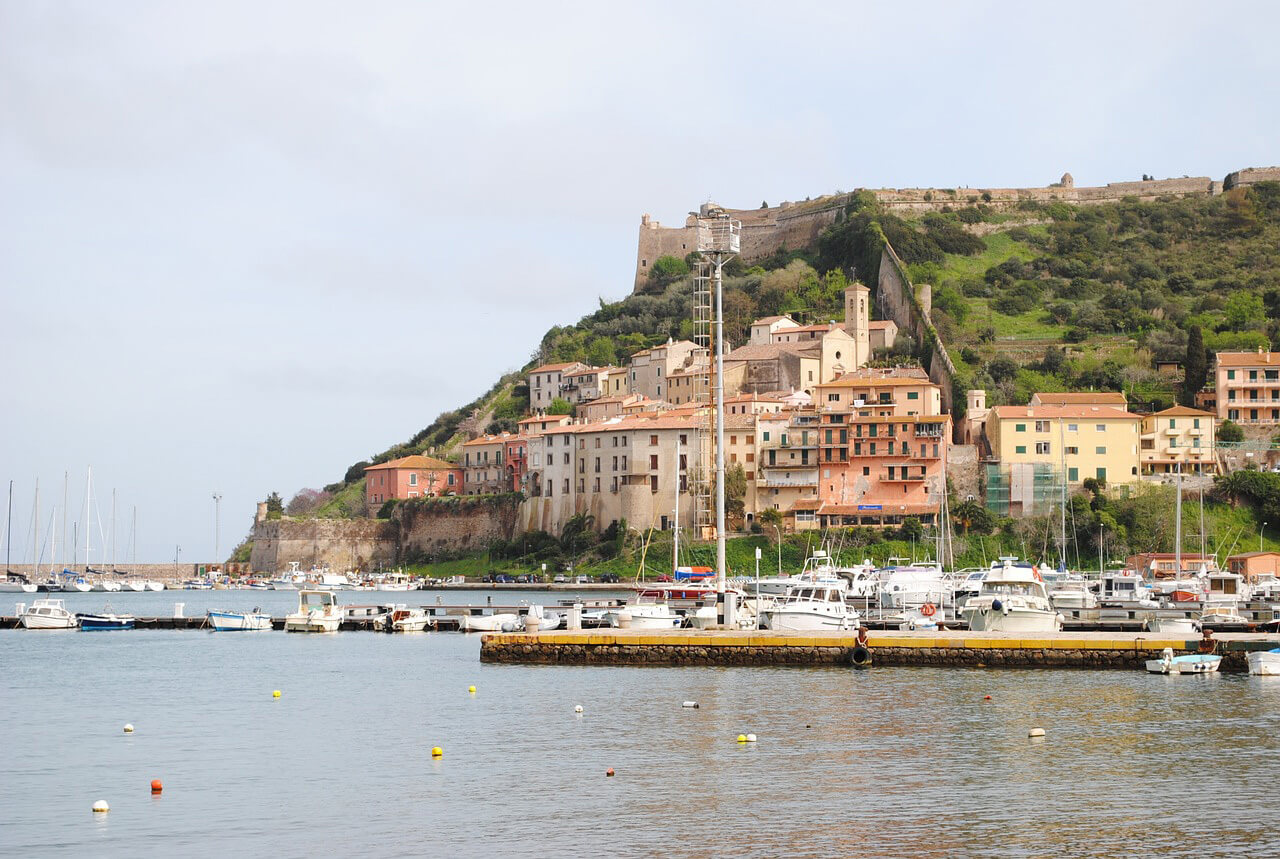 Porto Ercole, a seaside town in Monte Argentario, offers mild winter weather with an average temperature of 60°F and various beach activities.