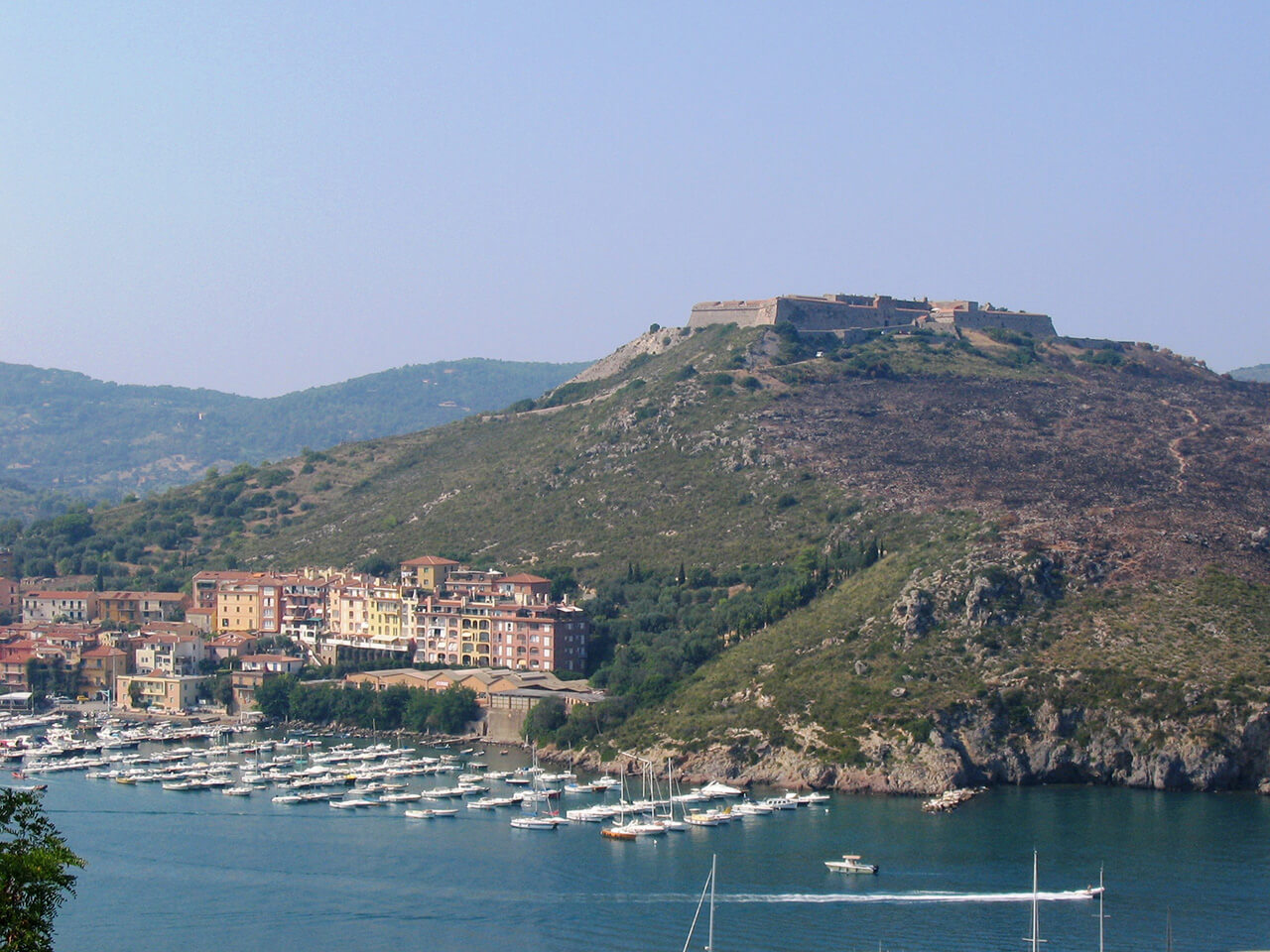 Porto Ercole is where the famous painter Caravaggio is believed to have died, fleeing from the law; his grave can be visited in the town cemetery.