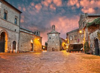 Sovana – 7 Things to See in a Gem Among the Tuscan Hills Sovana, a rural town in Southern Tuscany