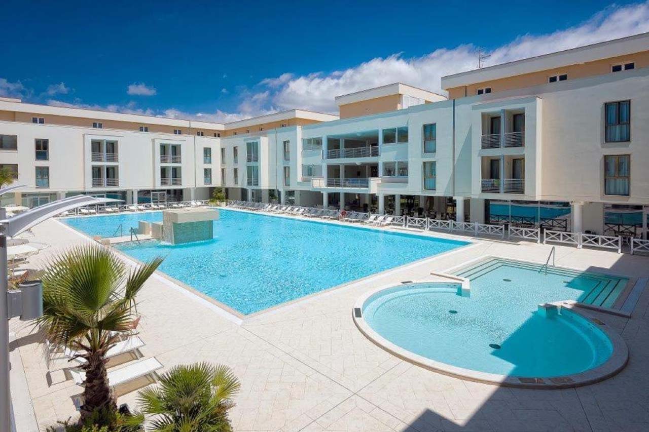 Large outdoor pool in Hotel Terme Marine Leopoldo II TERME & SPA