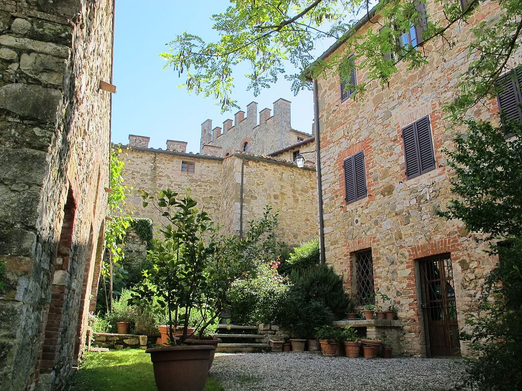The old town around Castello di Montalto