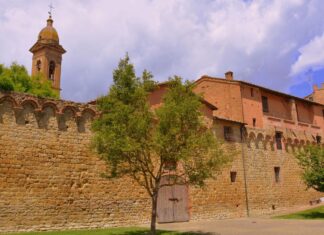 Buonconvento – An Exploration of an Authentic Tuscan Town The entrance to the town of Buonconvento