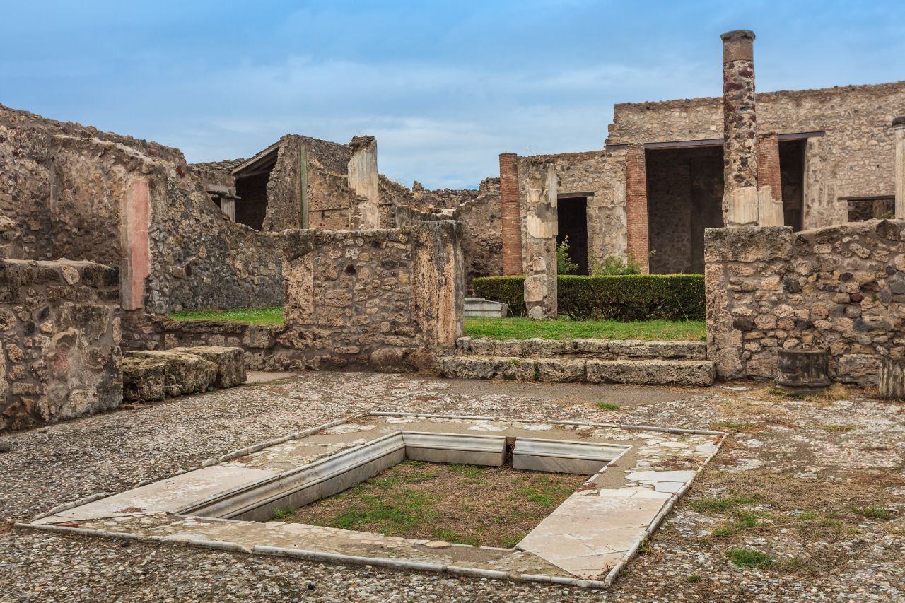 The excavations of Pompeii are located a very short time from the best beaches of the Amalfi coast