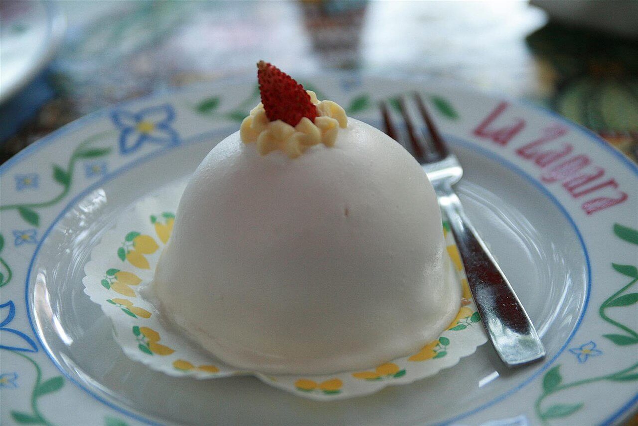 It is a lemon dessert from the Amalfi Coast known as Delicia al limone