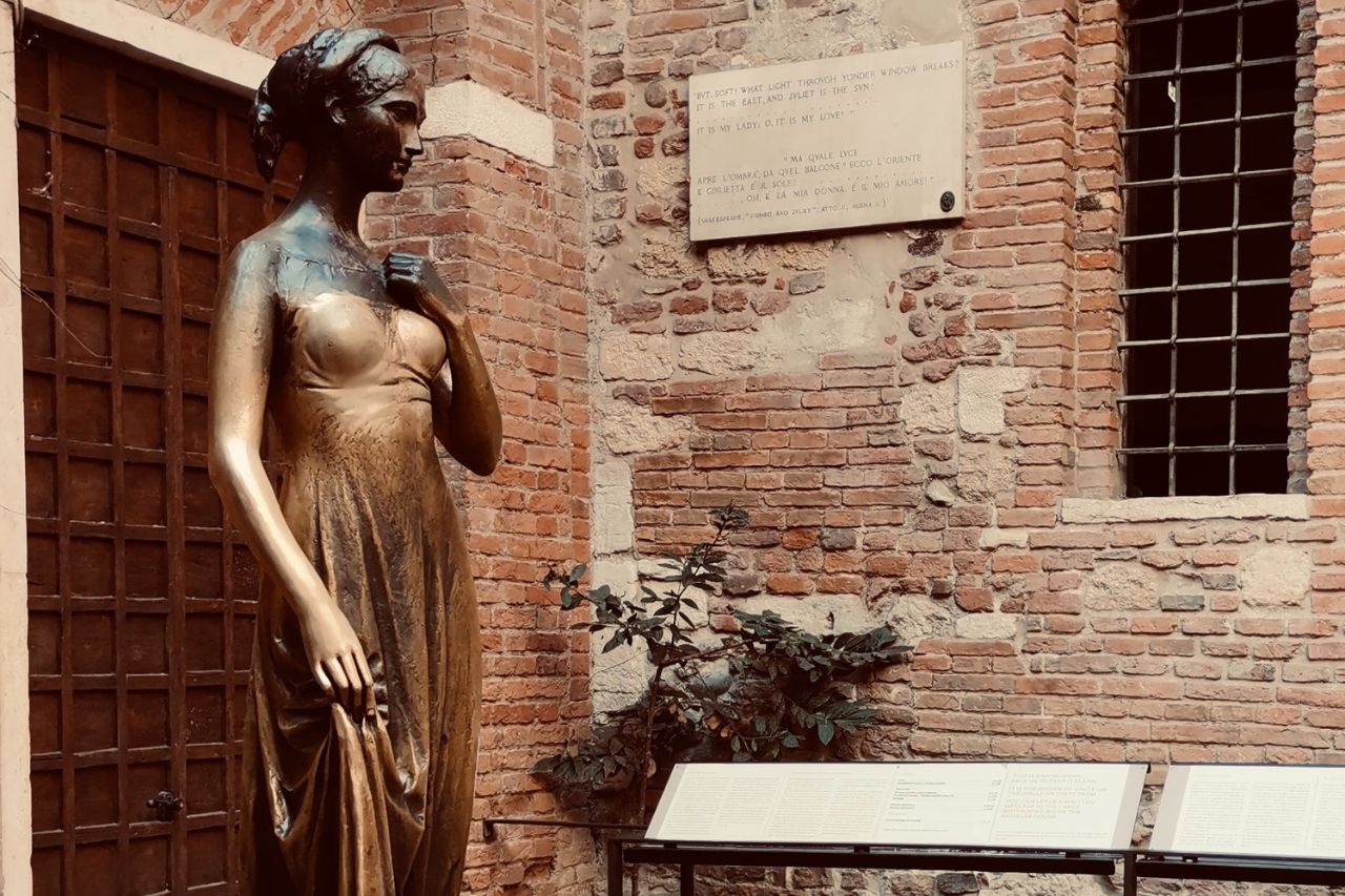 The statue of Juliet at Juliet's house.