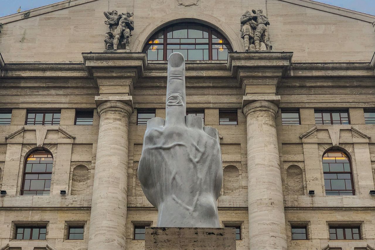 On this photo, the middle finger is represented by a statue in Milan