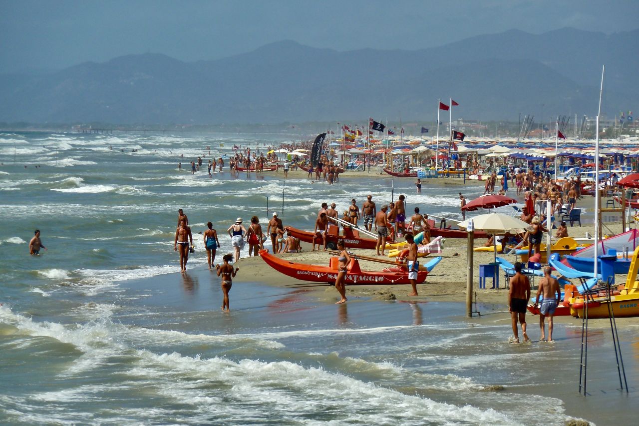 Many tourist enjoys bathing on the beach of Viareggio 