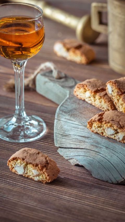 Cantuccini accompanied by wine are a delicacy to be tasted in Tuscany