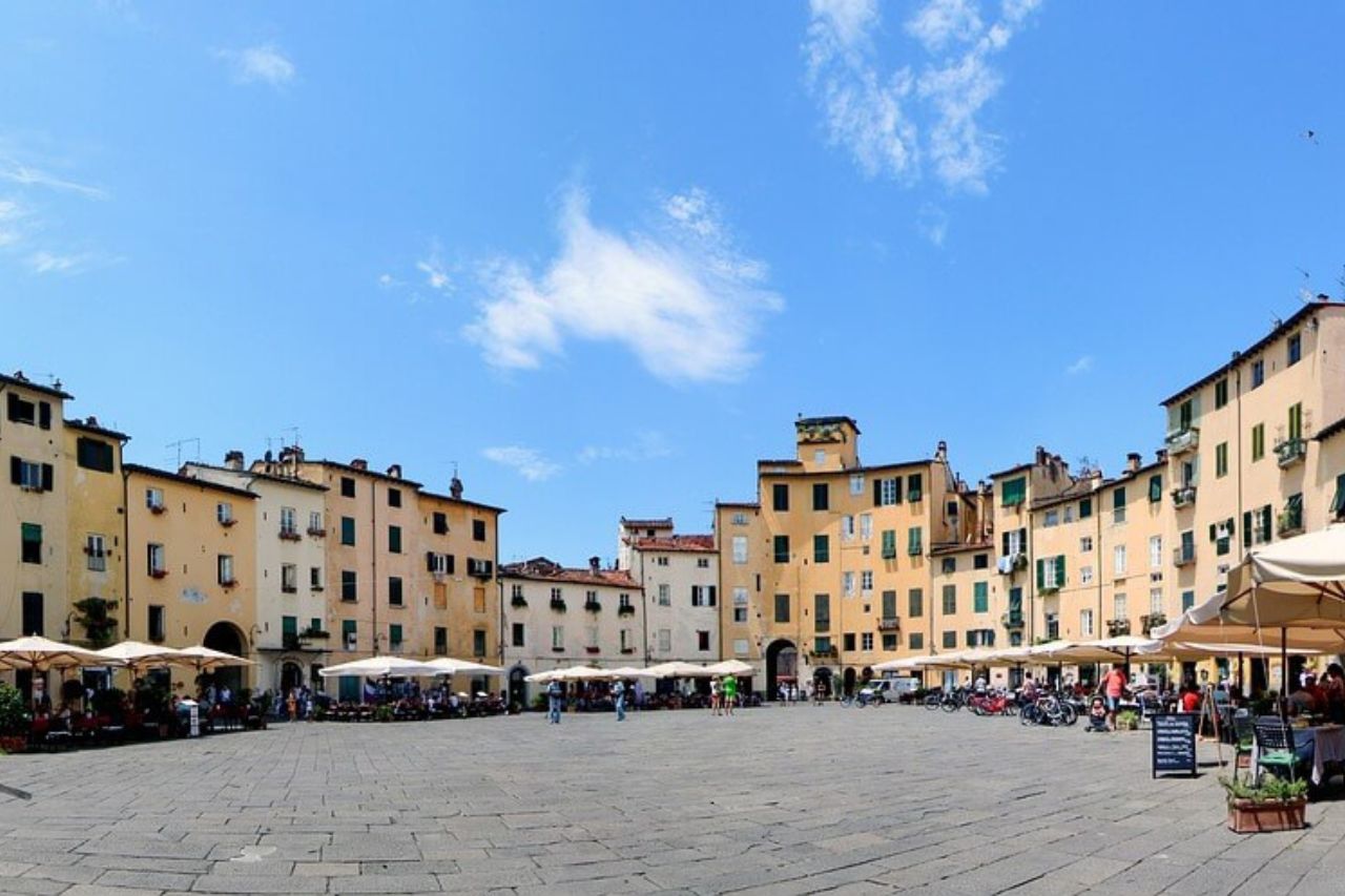 The famous Piazza dell'Anfiteatro (Amphitheater Square) in Lucca