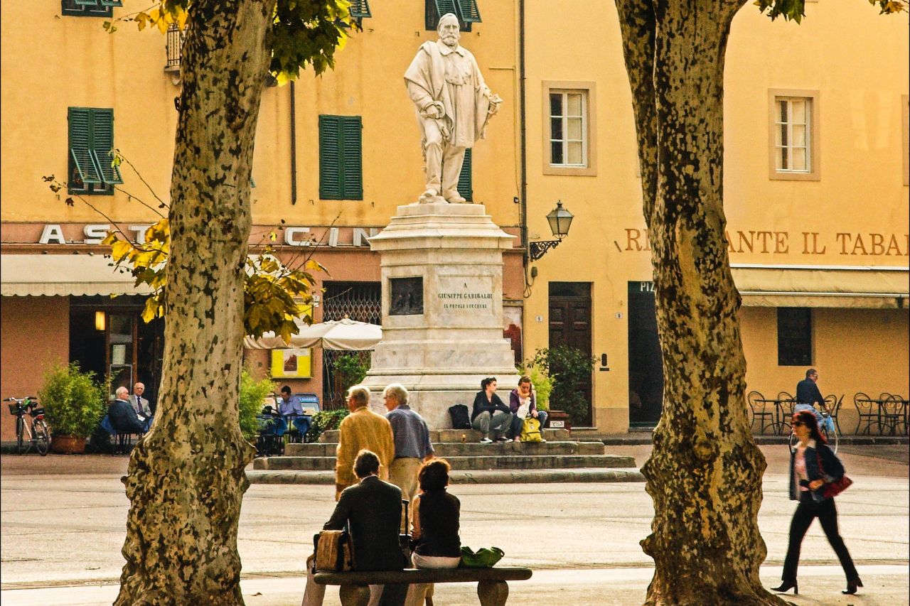 A perfect spot for relaxation and deep talks for tourists, the Lucca is located in Florence.