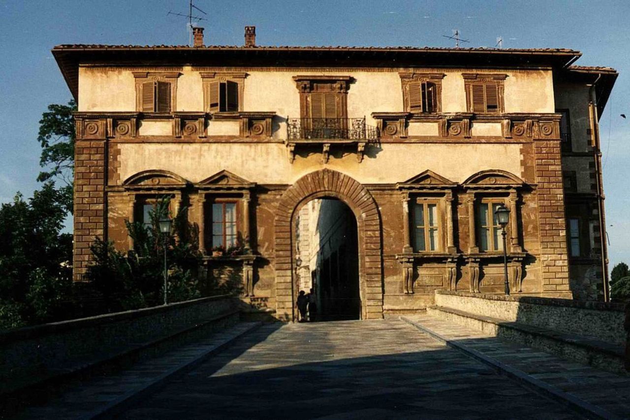 The entrance to Palazzo Campana in Colle di Val D'elsa