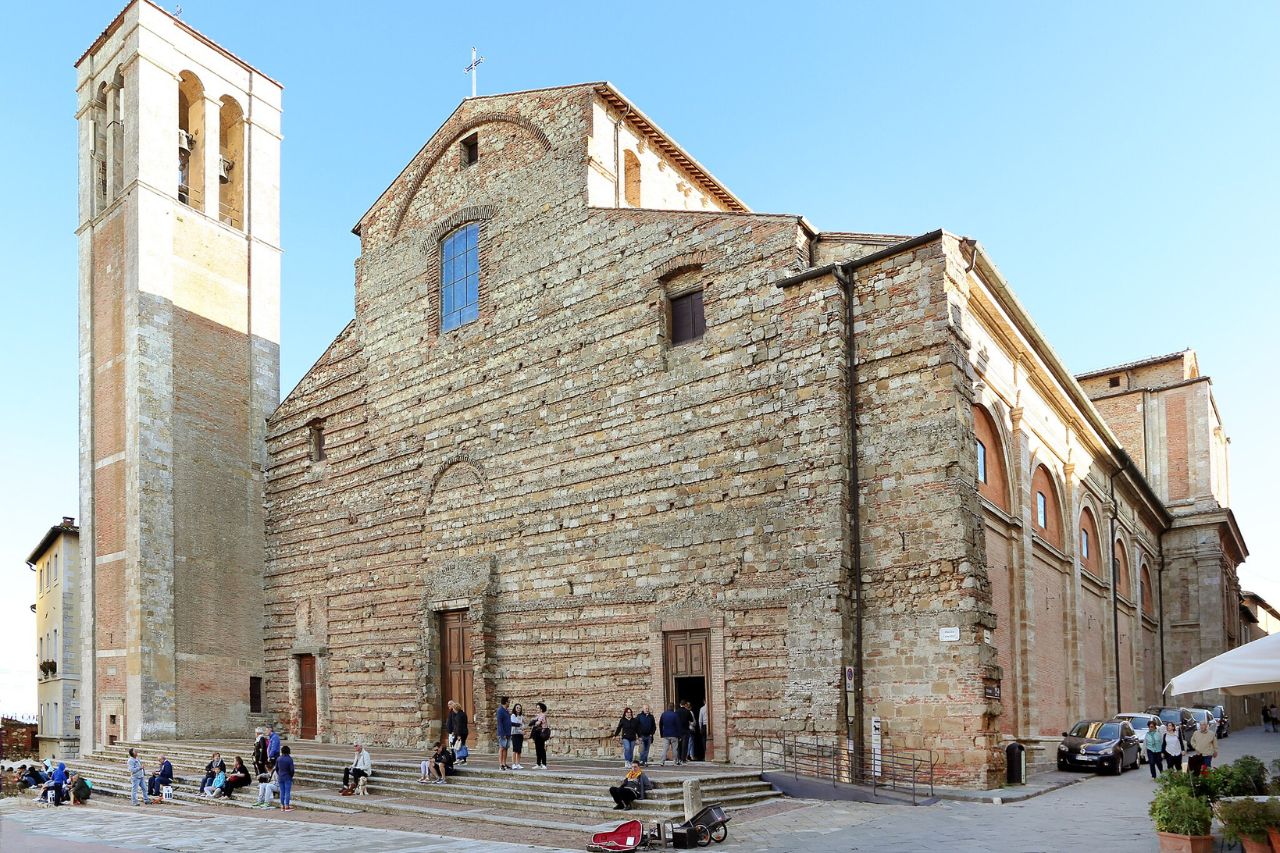Tourists are entering the Cathedral of Santa Maria Assunta in Montepulciano