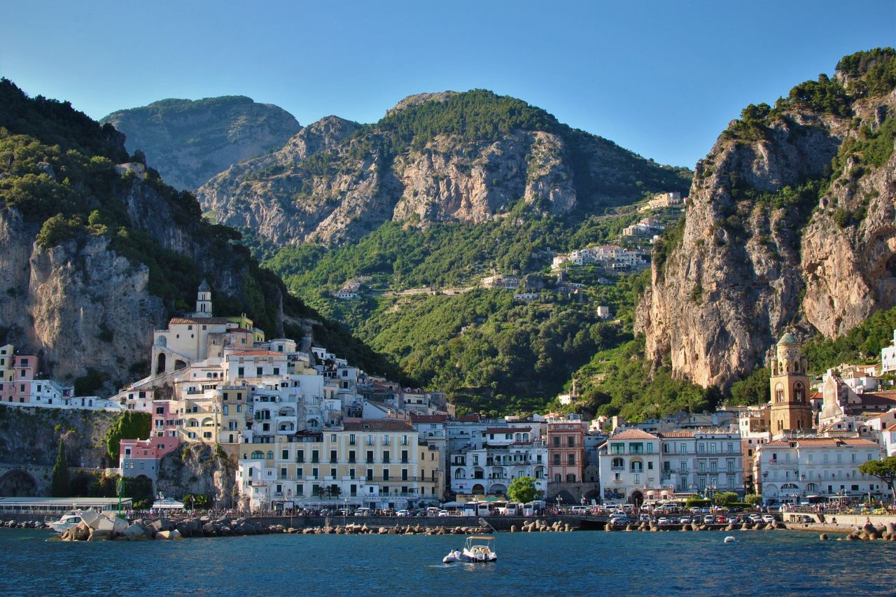 Some tourists from Rome went to Amalfi