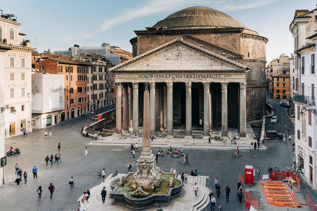Some tourists who visit Rome for 3 days always include the pantheon in their itinerary