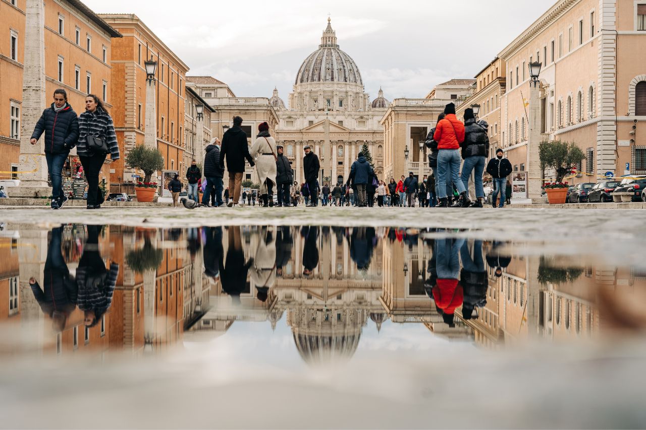 Plan your January trip to Rome with confidence by knowing what to pack. Get valuable insights into the essentials you'll need to stay comfortable and prepared for the winter weather, so you can make the most of your visit to the Eternal City."