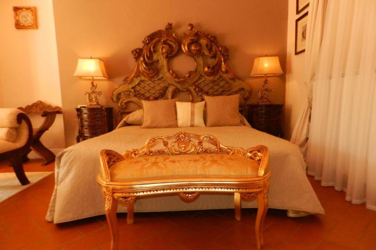Luxury bedroom with gold theme at the Villa Bertagni