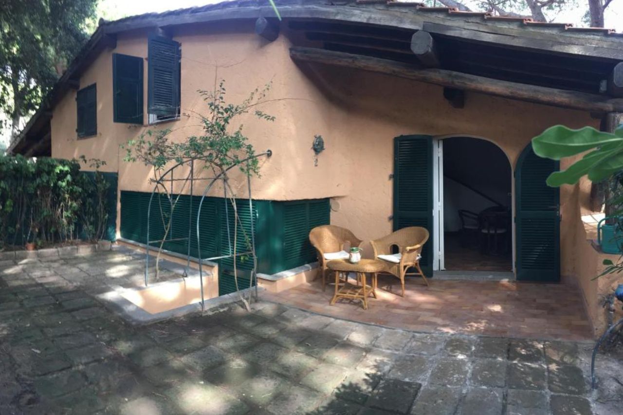 A simple house setup with the beach is only a few meters away through a beautiful path