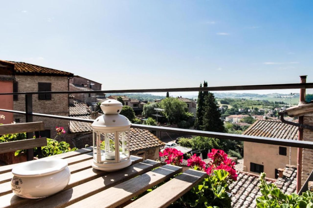 Breathtaking view from the balcony of La casa torre di Marcello 