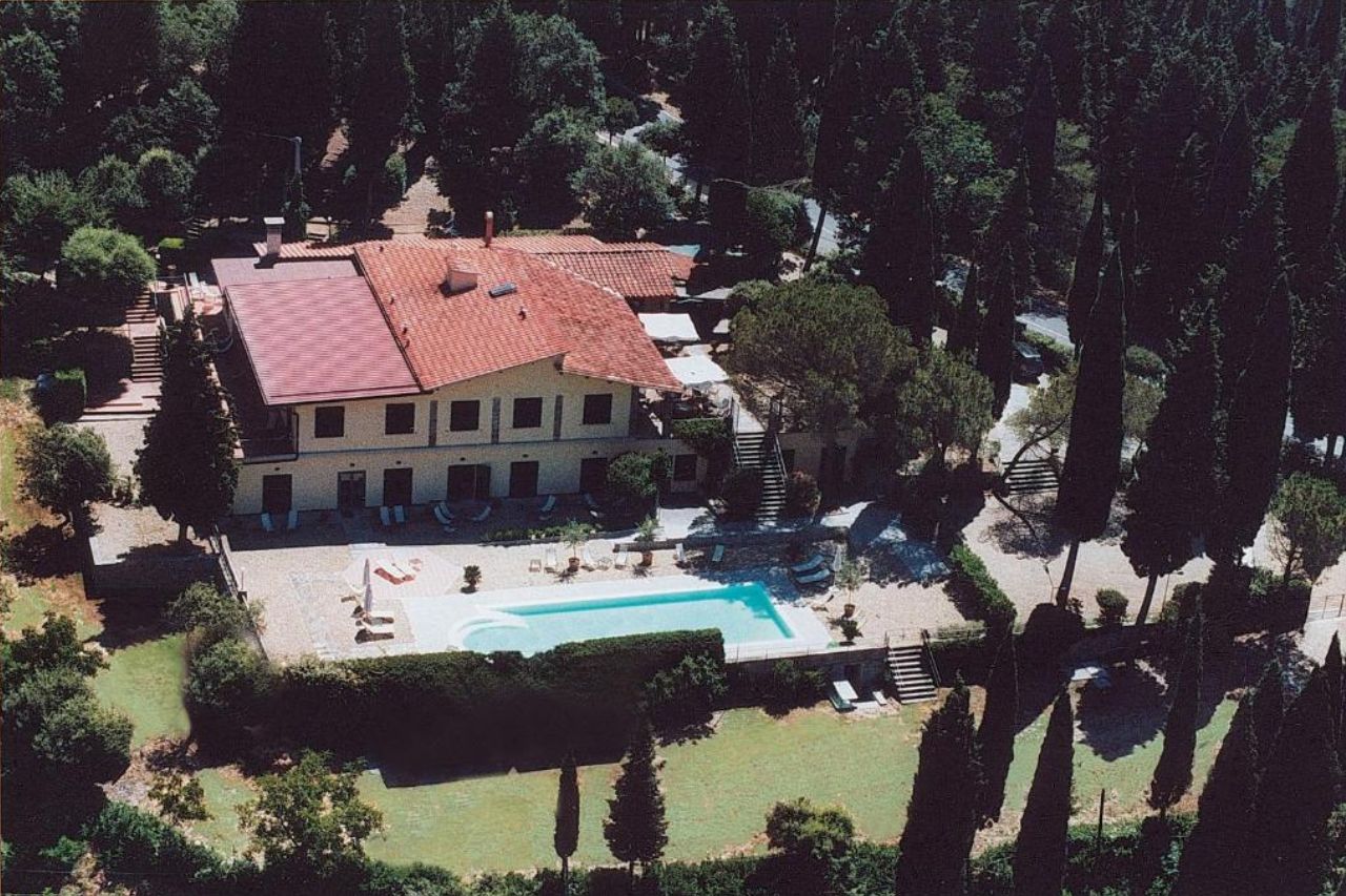 Aerial view of the Hotel Villa Dei Bosoni with outdoor swimming pool