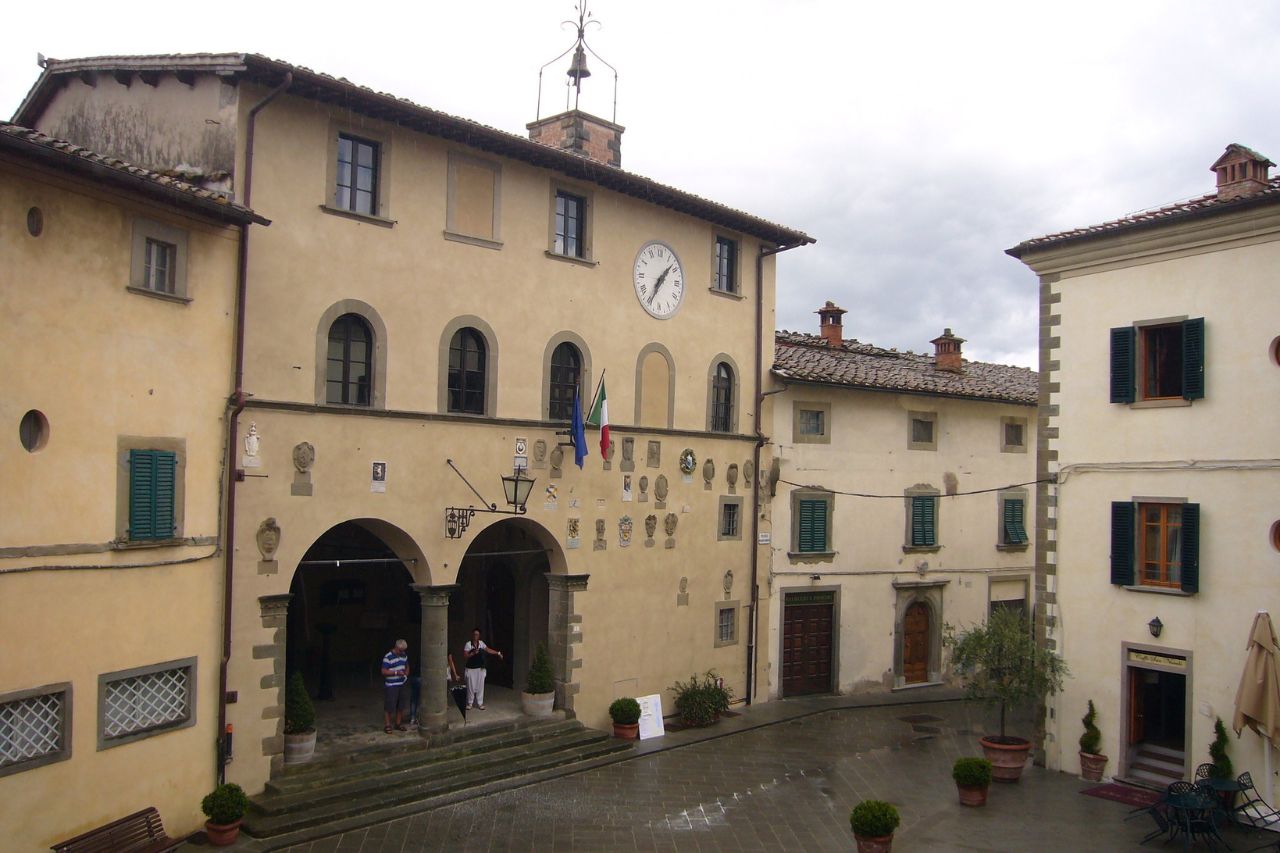 The overview of Piazza Ferrucci, in Radda in Chianti