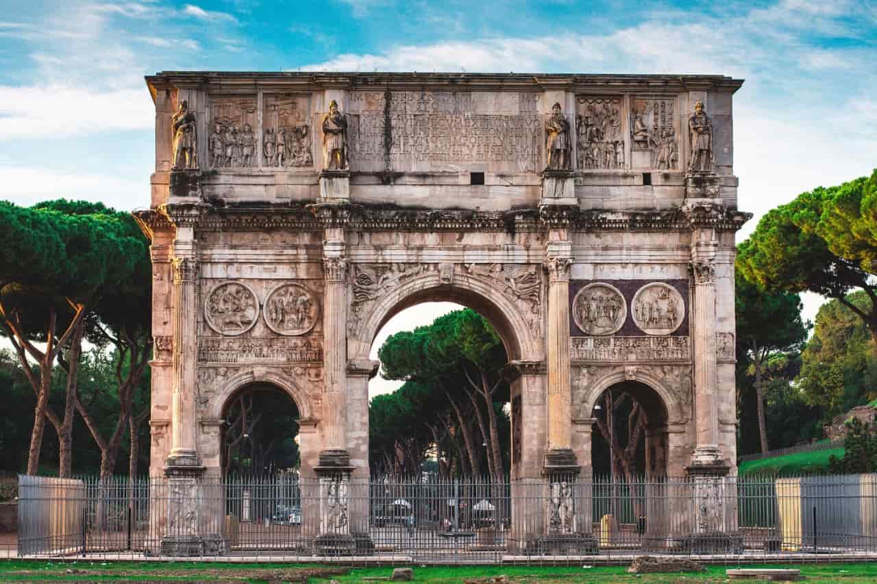 Tourists are visiting the arch of constantine as it is a free thing to do in rome