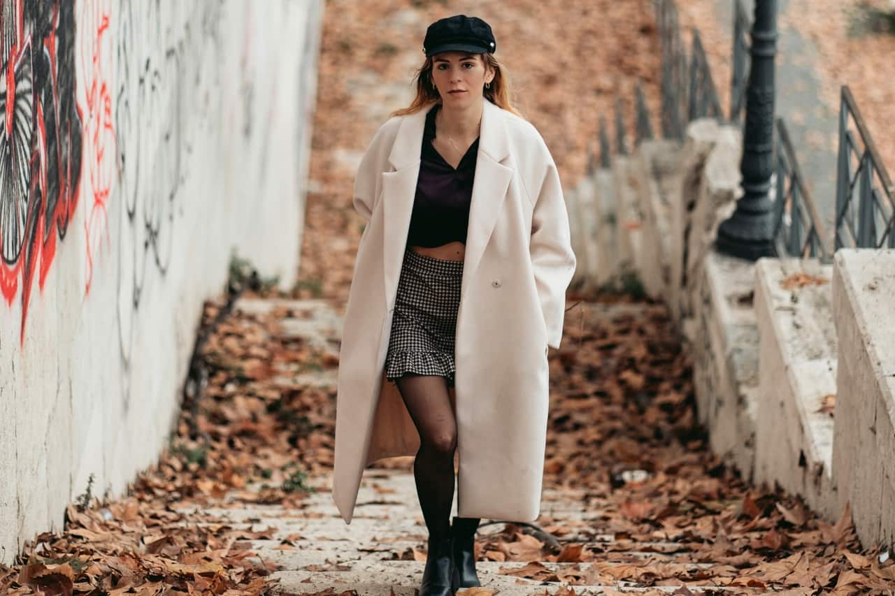 A girl is showing how to dress in Autumn in Rome