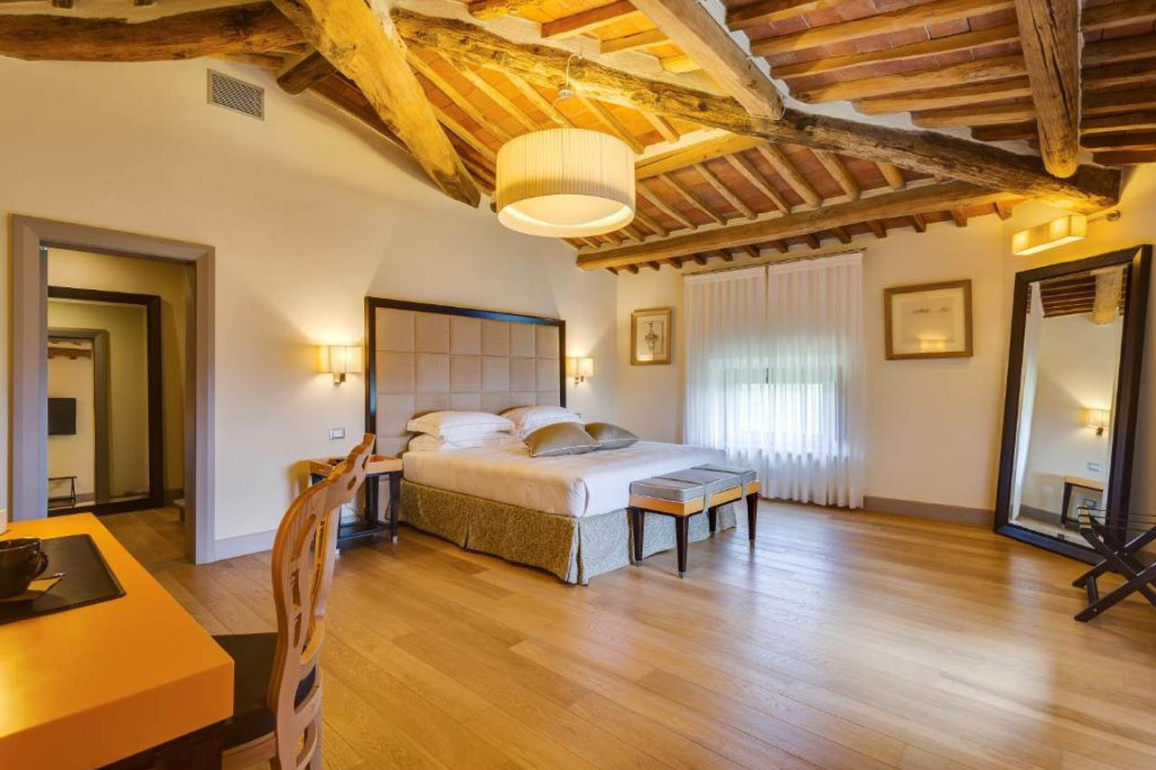 simple and beautiful room in Castello La Leccia