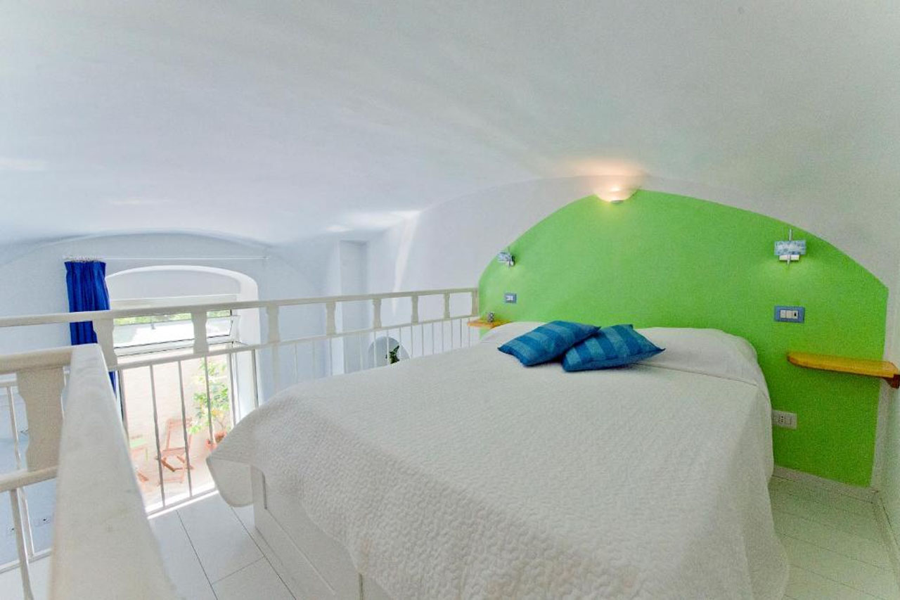 Elegant loft bed in Alfieri Rooms - Amalfi coast