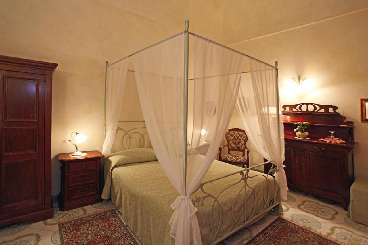 Classic room in L'Antico Borgo Dei Limoni