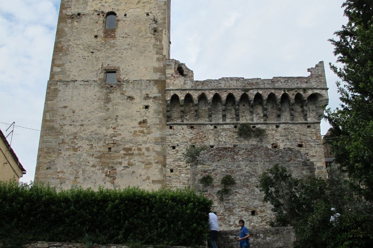 Tourists are visiting the castle of Vicopisano, in Tuscany