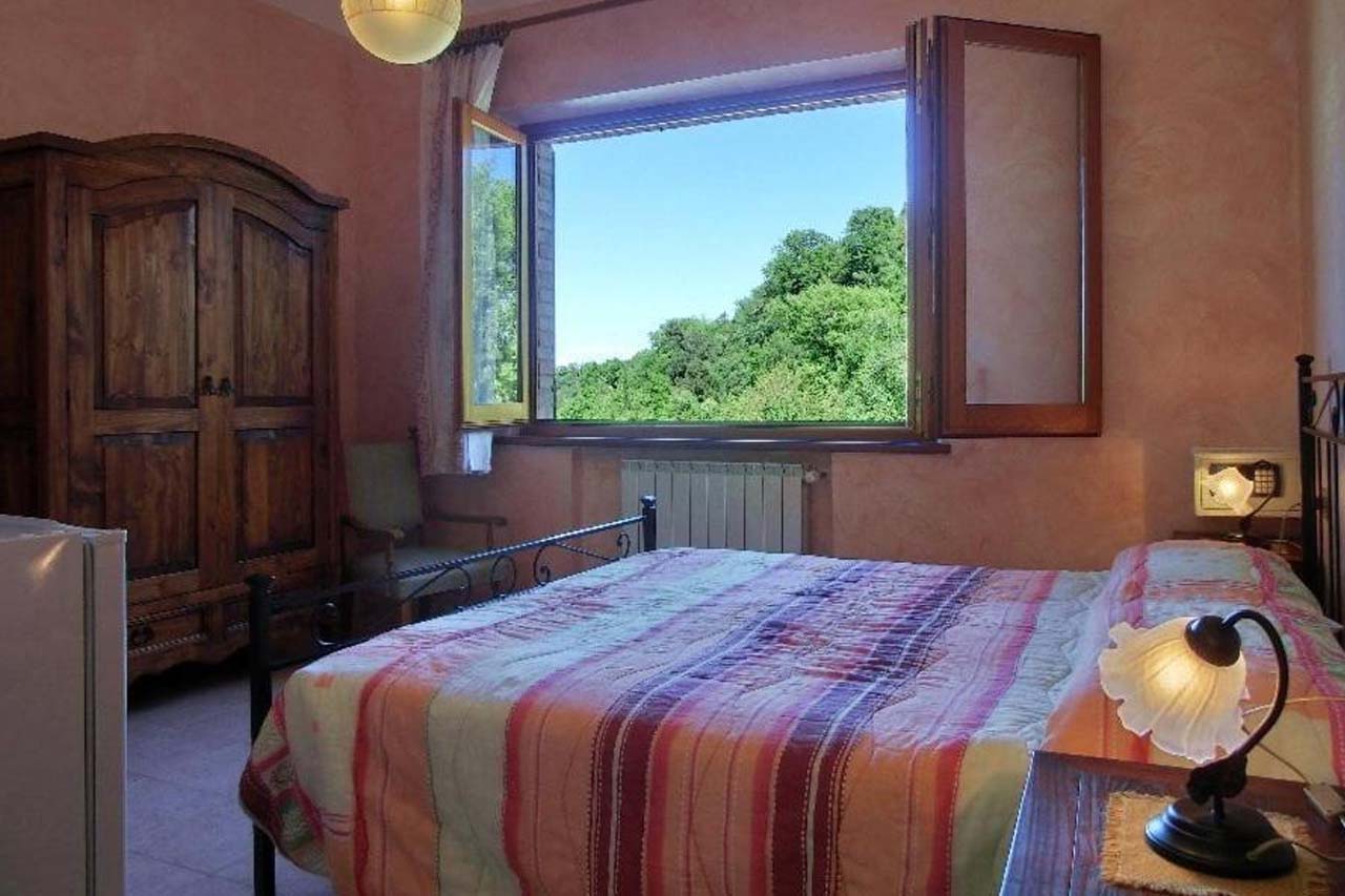 Authentic room with a view of the mountain from a window in Agriturismo La Pietriccia