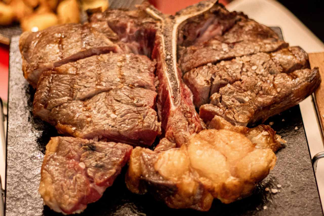 Delicious Florentine steak served by the Ristorante l’Assassino Chianciano Terme