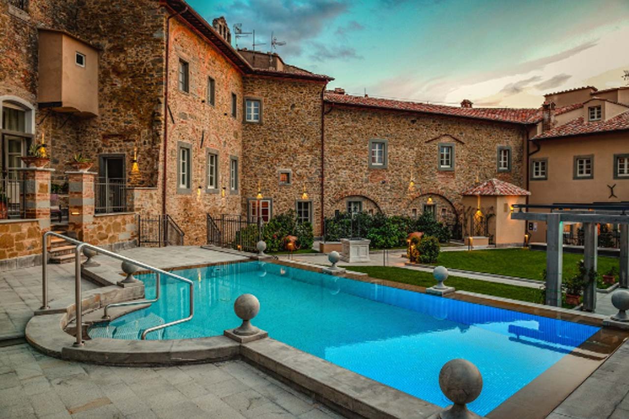 Outdoor pool in Monastero di Cortona Hotel & Spa
