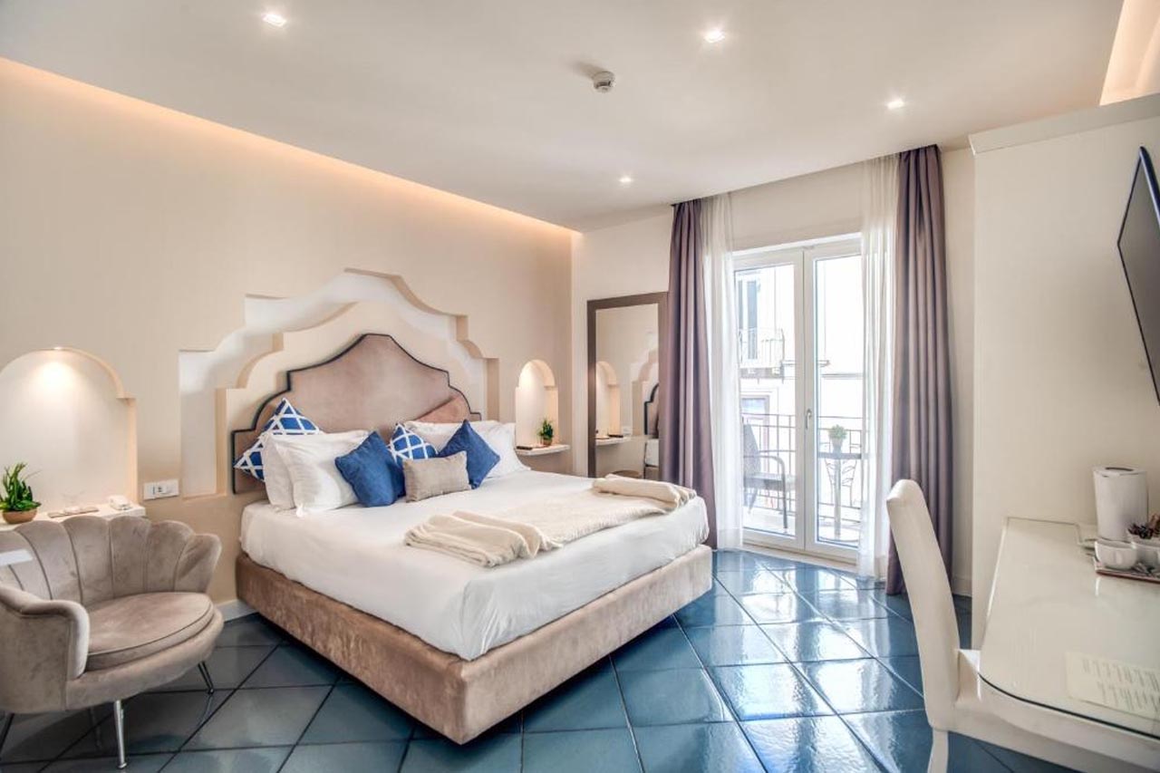 Aesthetic luxury room with balcony in Hotel Sorrento City