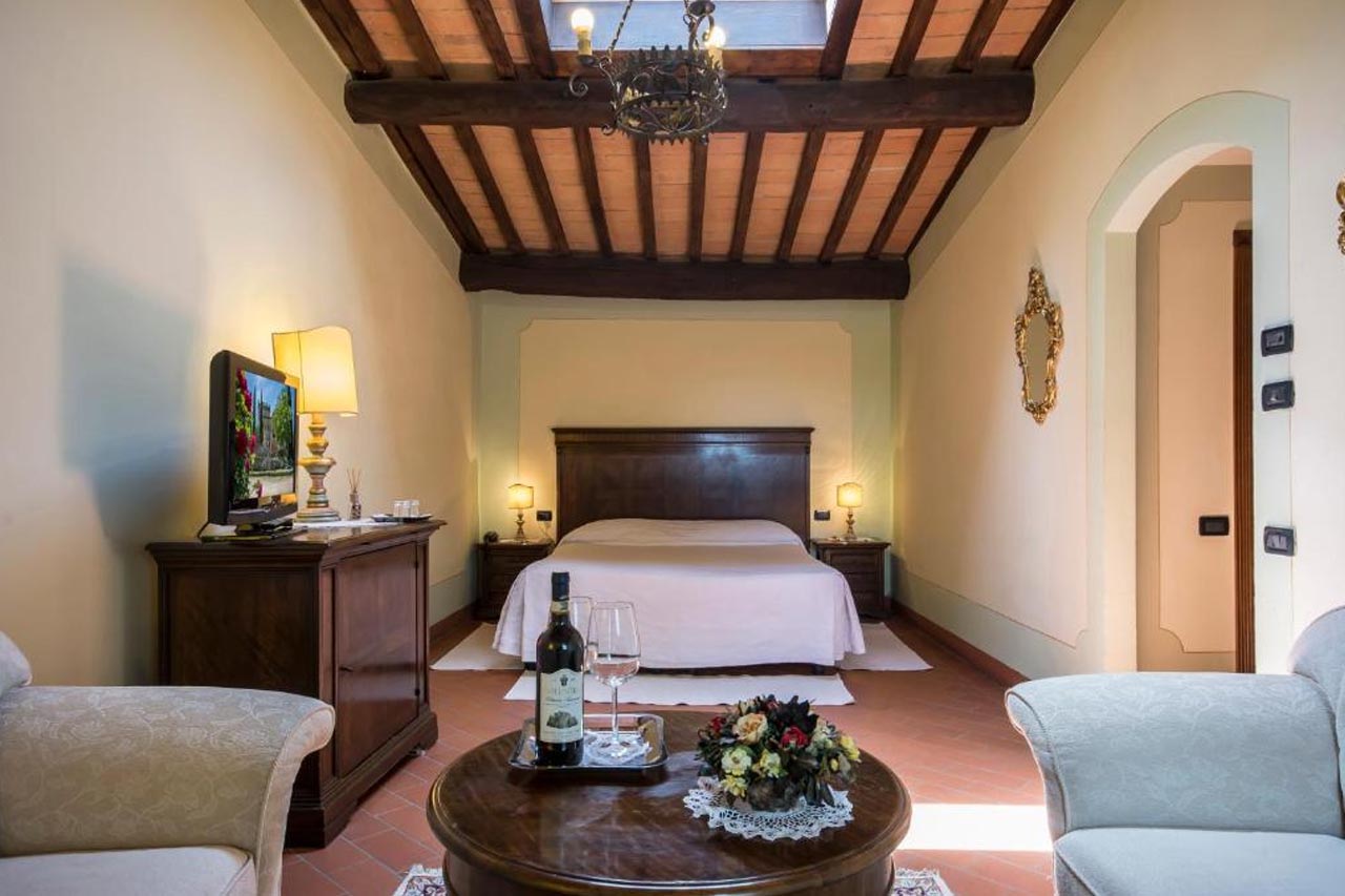 Elegant classic room in Castel Pietraio 