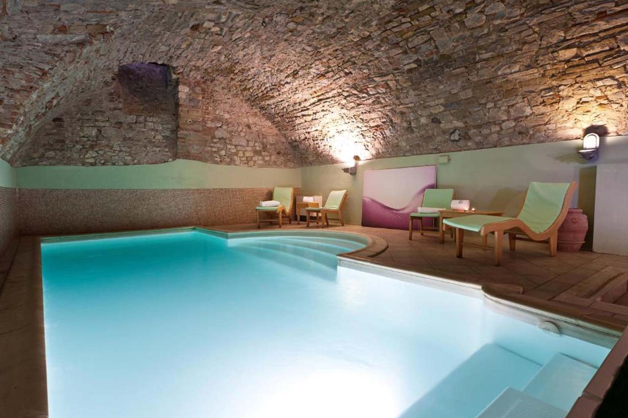 Swimming pool inside the Palazzo Leopoldo Dimora Storica & Spa 