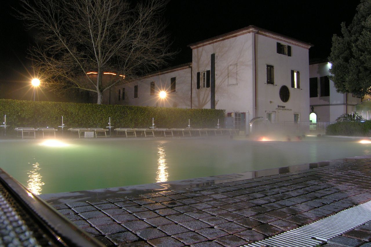 The swimming pool of theAntica Querciolaia spa