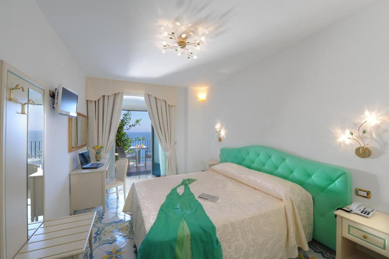 Elegant luxury room with balcony in Hotel Villa Maria Pia