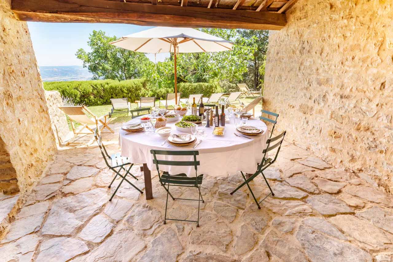Outdoor dining area with stunning view of landscapes in the Castello di Fighine 