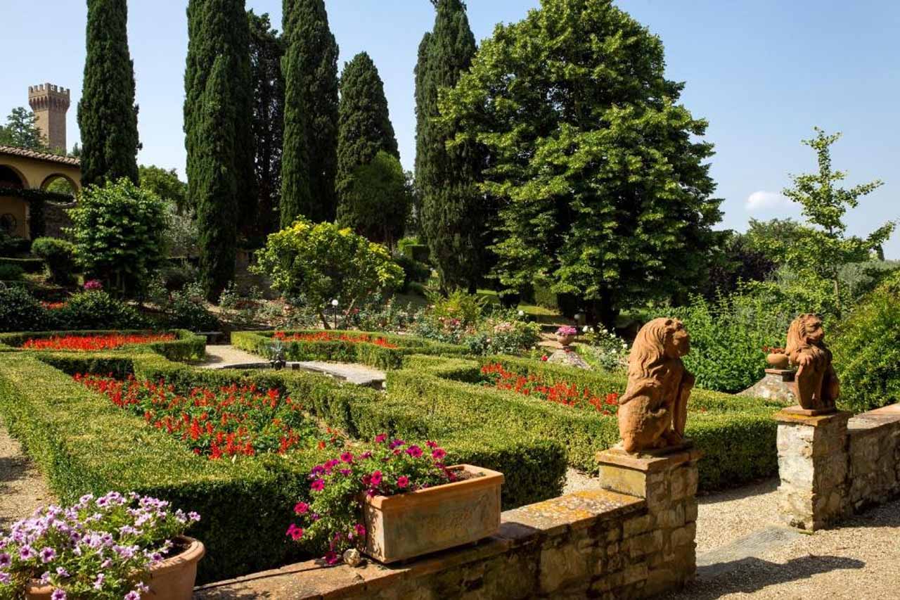 Beautiful garden in Art Hotel Villa Agape