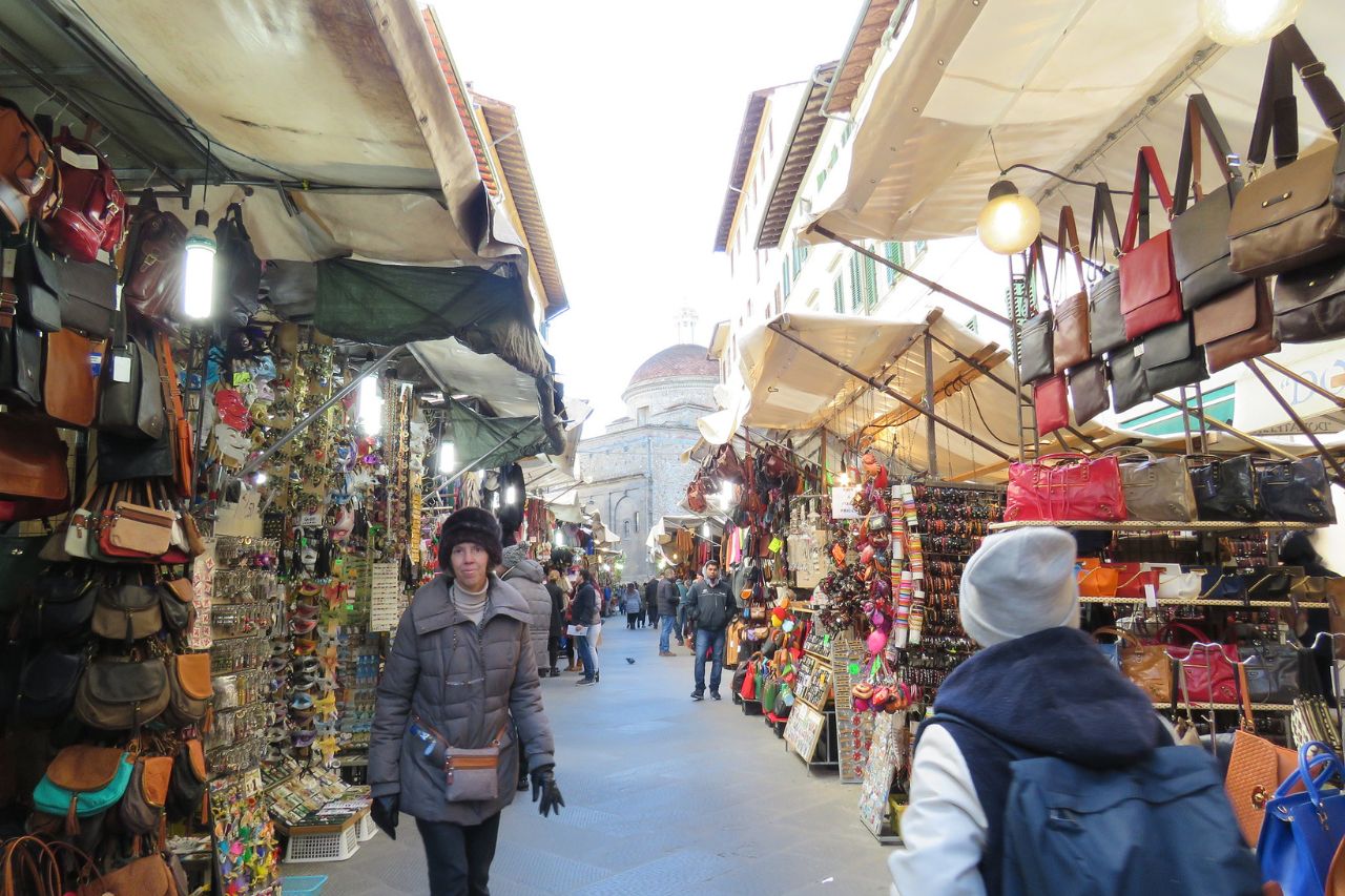 The tourists are taking advantage of the winter sales to shop in downtown Florence