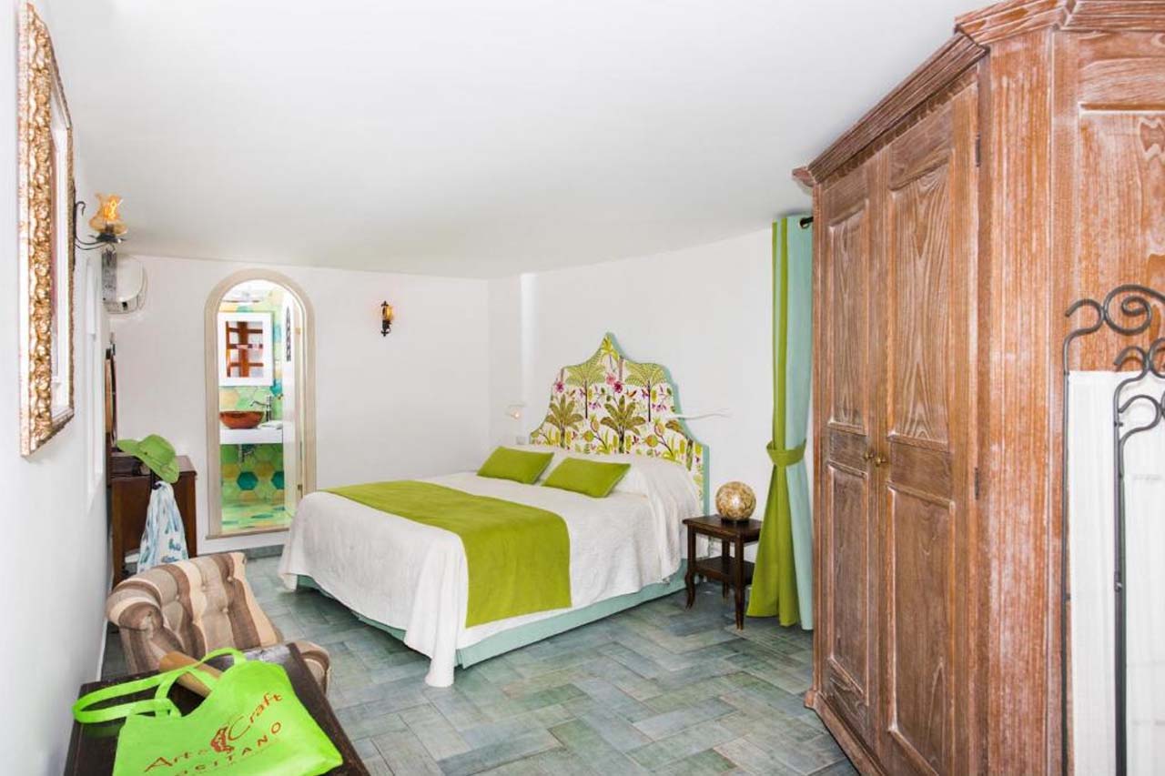 Aesthetic small room in Villa Torre Trasita luxury suites