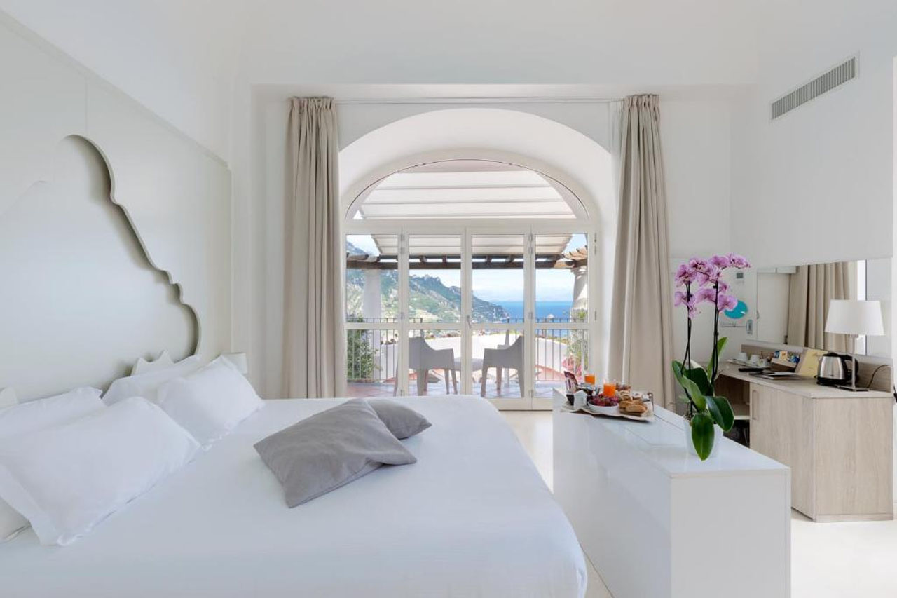 Luxury room with terrace in Villa Piedimonte