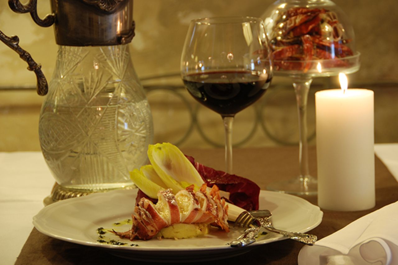 Elegant and romantic place with excellent seafood dish in the Il Canovaccioin in Campiglia Marittima